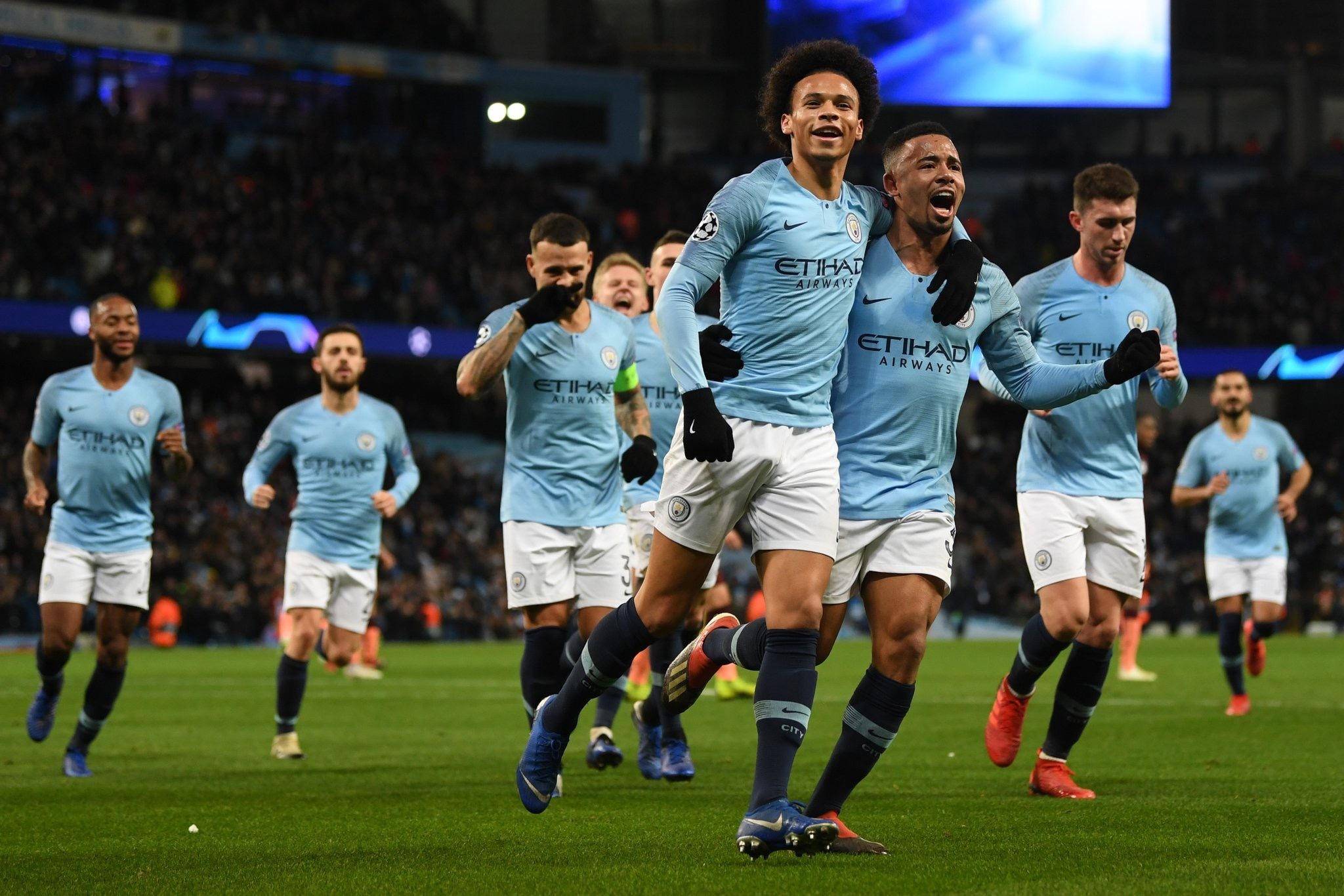 随着社交媒 随着社交媒